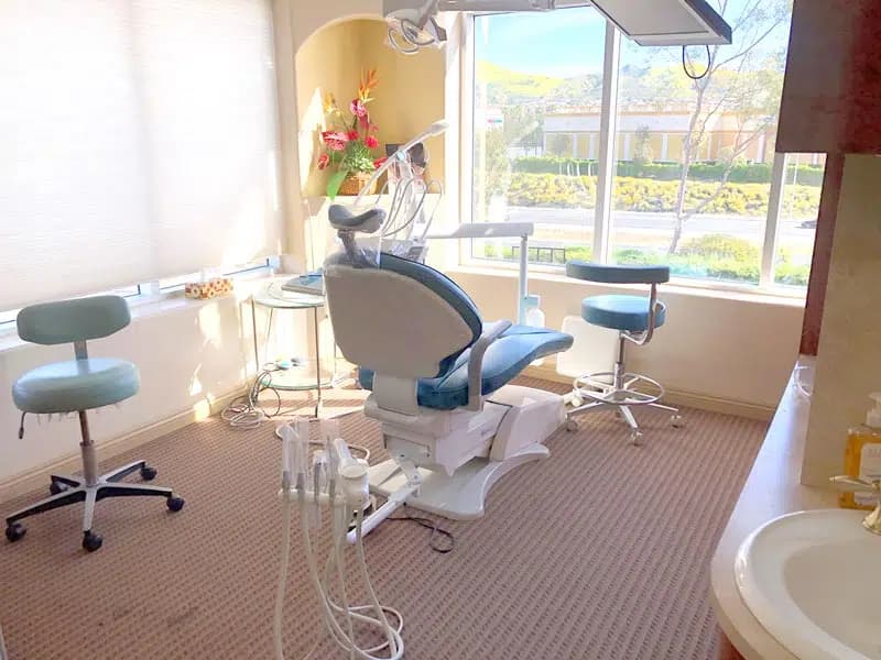 Dr Khoshsar office dentist in lake forest